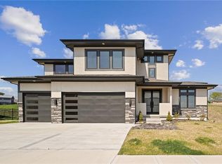 2210 NW Palisades Dr, Riverside, MO 64150