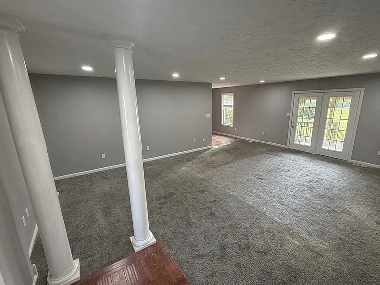 312 Country Ct — Photo 4