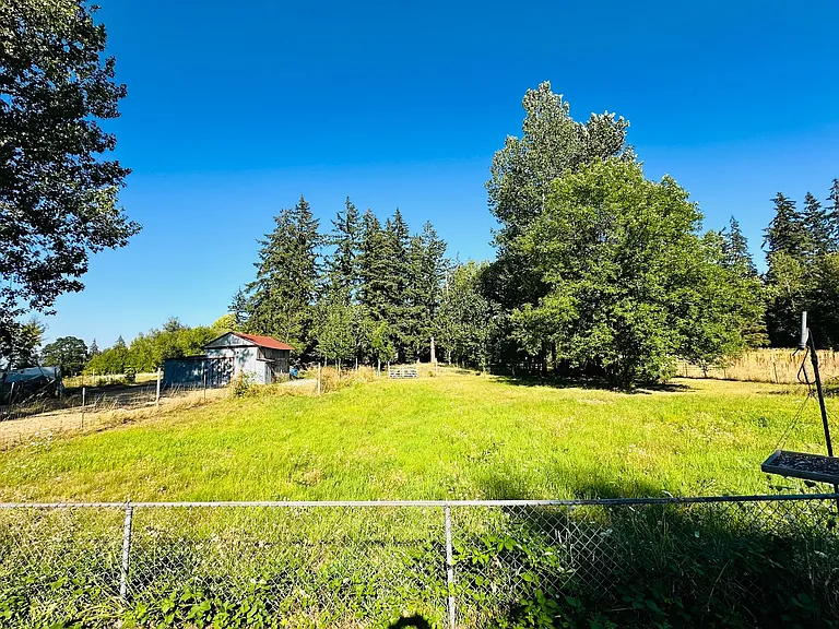 22213 NE 37th Ave — Photo 23