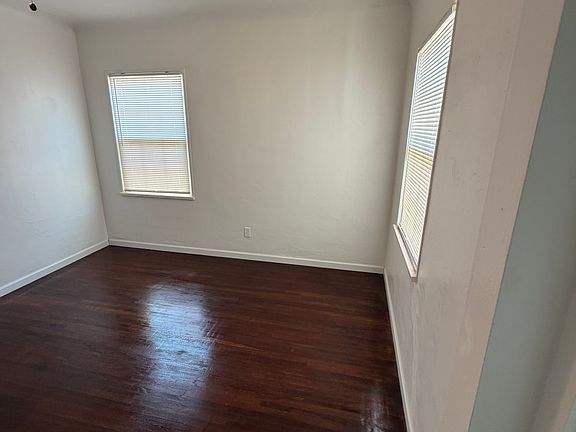3rd image of 1801 Brokaw Ave #3A