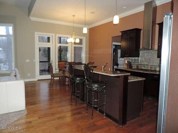 5th image of 986 Ashlee Ct