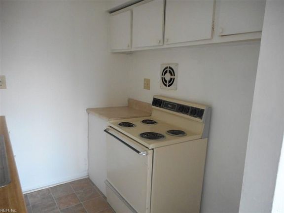 3rd image of 2716 Jamestown Ave APT 1B