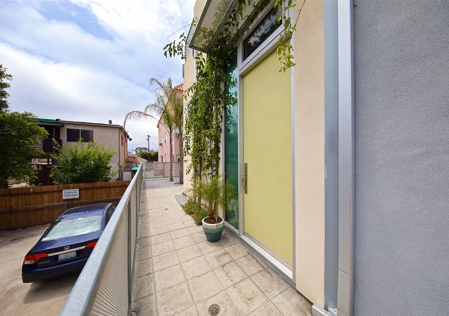Beautiful 2-Bedroom Townhome in Hillcrest with Private Balconies & Attached Garage — Photo 2