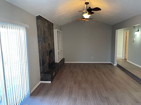 3rd image of 1009 SW 94th St