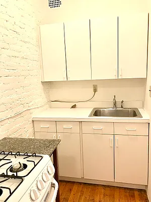 Rented by City Connections Realty | media 20