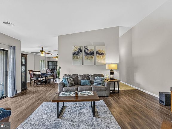 5th image of 234 Woodmill Dr