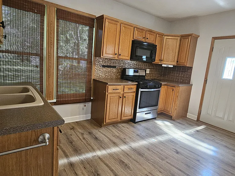 1112 E Cleveland Ave — Photo 9