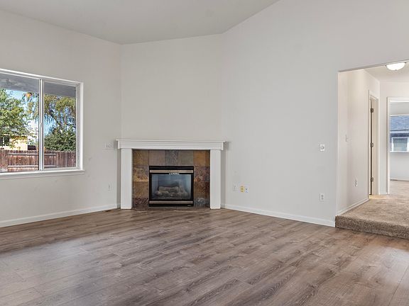 5th image of 2623 NE 6th Dr