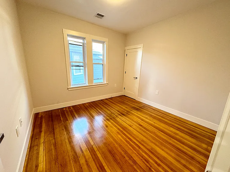 147 E Cottage St #3 — Photo 4