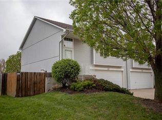 18521 Cherry Ct, Gardner, KS 66030