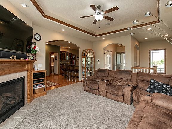 4th image of 15605 Scott Ct