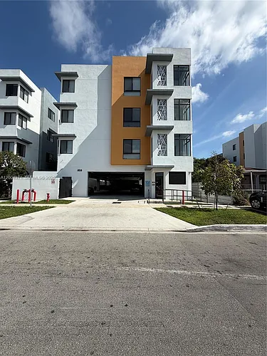 853 E 24th St #203 Photo 1