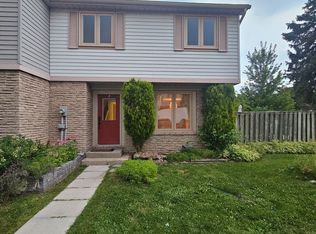 98 Falconer Dr #7, Mississauga, ON L5N1Y2