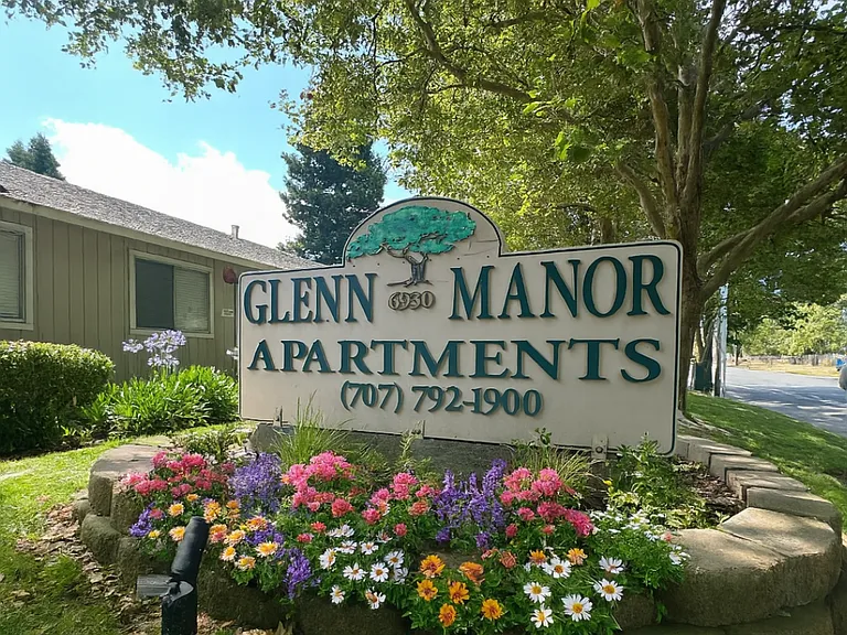Glenn Manor — Photo 2