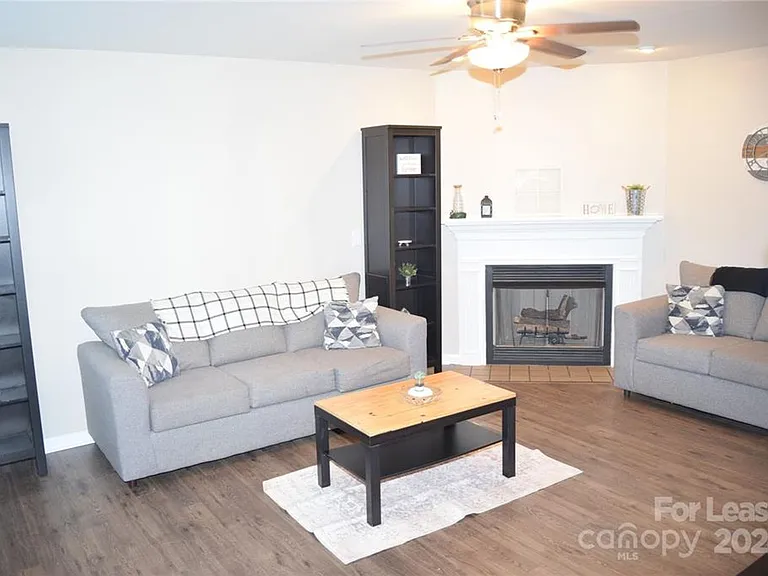 2240 15th Ave NE #102 — Photo 8