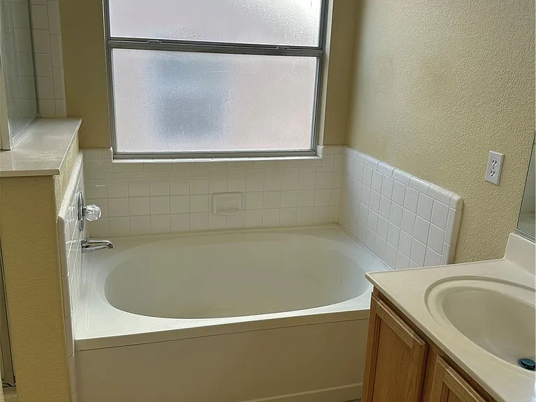 1736 Summerwood Cir — Photo 10