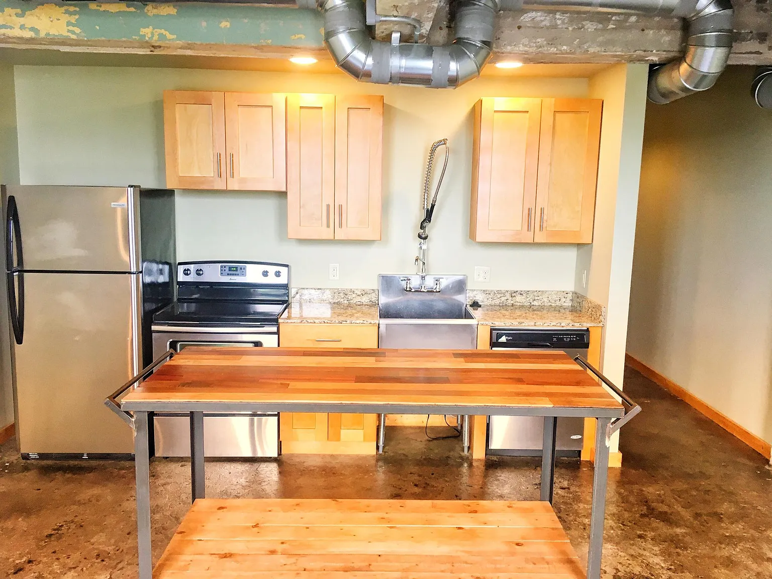 2 bed, 700 sqft, $1,045 — Photo 3