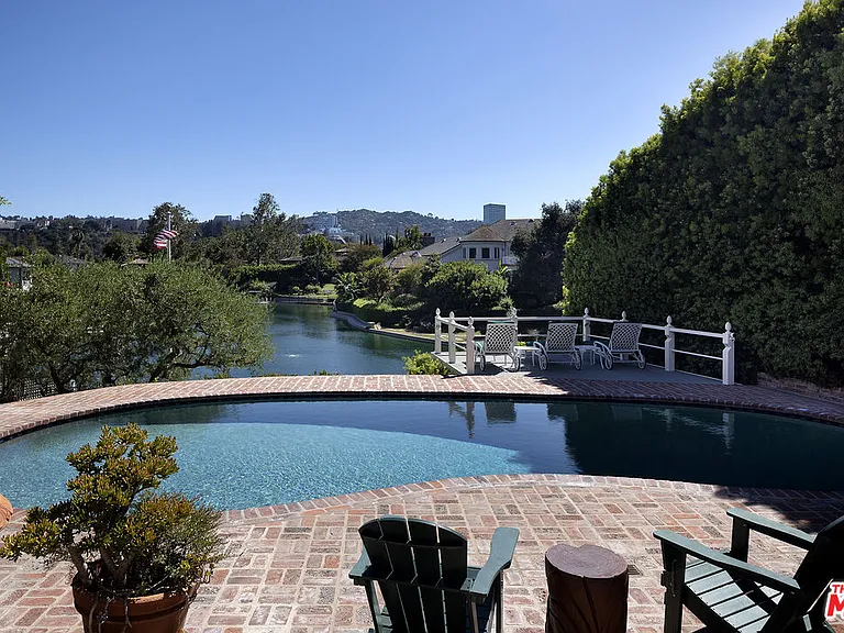 10030 Toluca Lake Ave — Photo 32