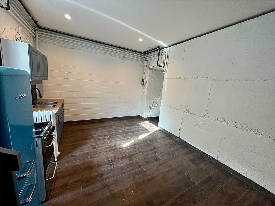 2nd image of 883 Queen St W #B1
