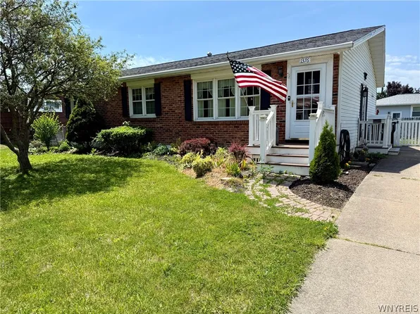 1376 101st St, Niagara Falls, NY 14304