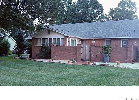 3rd image of 239 Beech Brook Ln