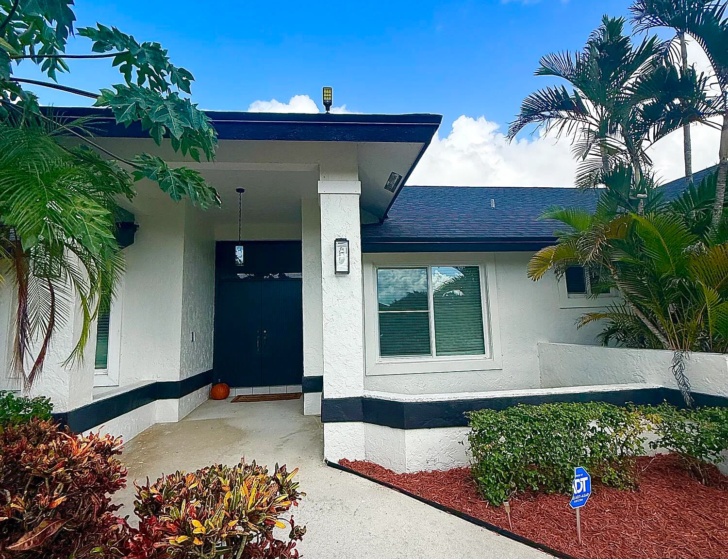 5 bed, 2.5 bath, 2795 sqft, $12,000 — Photo 2