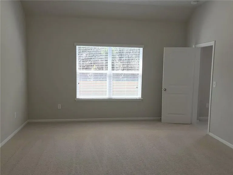 2205 Bettylou Ln — Photo 9