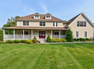 11 Spring Glen Dr, Mount Kisco, NY 10549