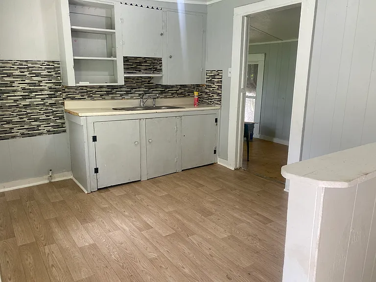 806 N Sterling St — Photo 2