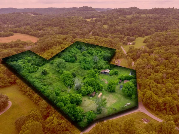 1495 Wolf Hill Rd, Bethpage, TN 37022