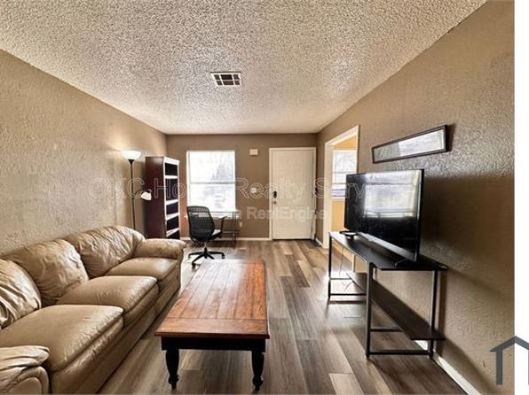 109 SE 42nd St APT D
