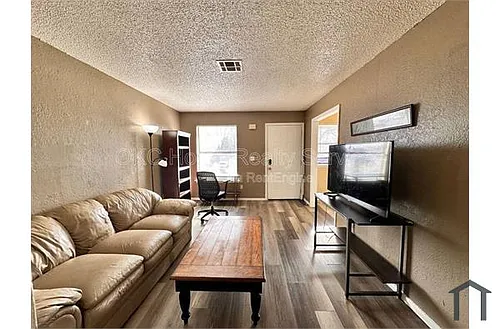 109 SE 42nd St #D Photo 1 109 SE 42nd St #D Photo 1
