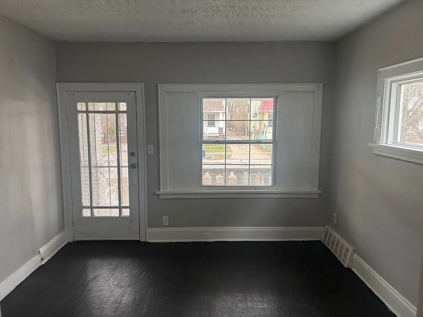 12022 Griffing Ave — Photo 4