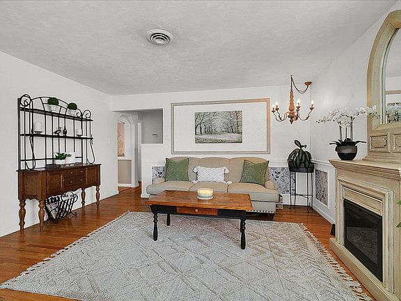 5th image of 37052 Poplar St