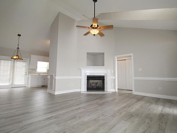 4th image of 2505 Bentley Dr