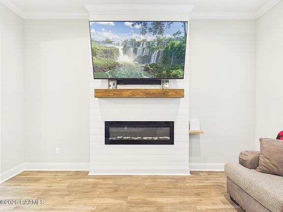 5th image of 301 Adry Ln