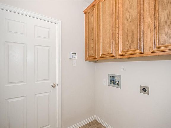 5th image of 8749 Manhattan Ave