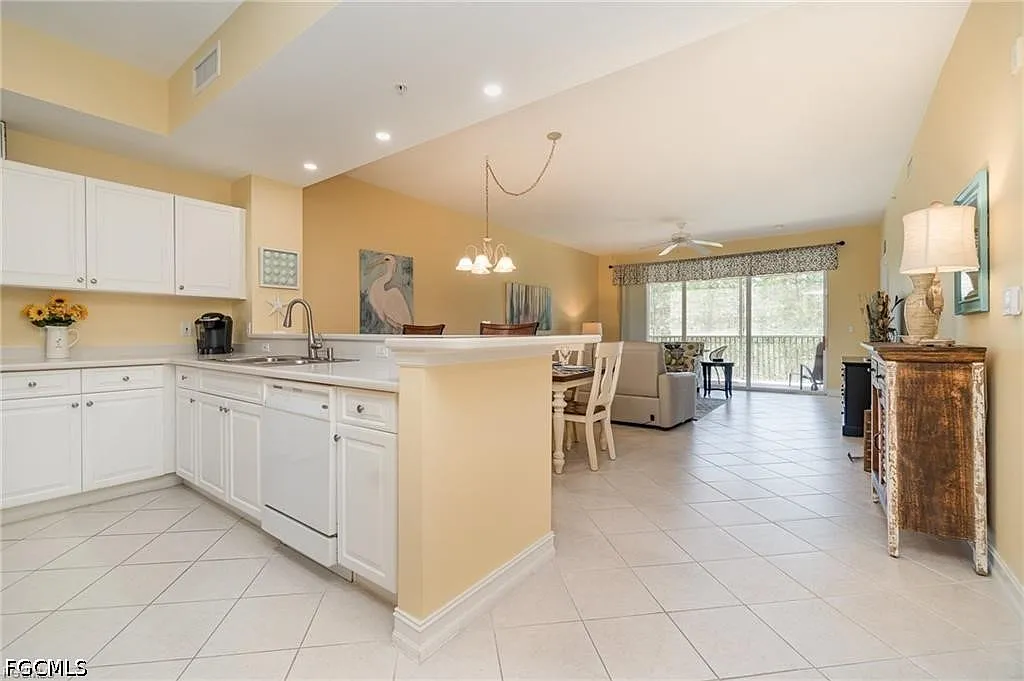 2 bed, 2.0 bath, 1248 sqft, $5,800 — Photo 3