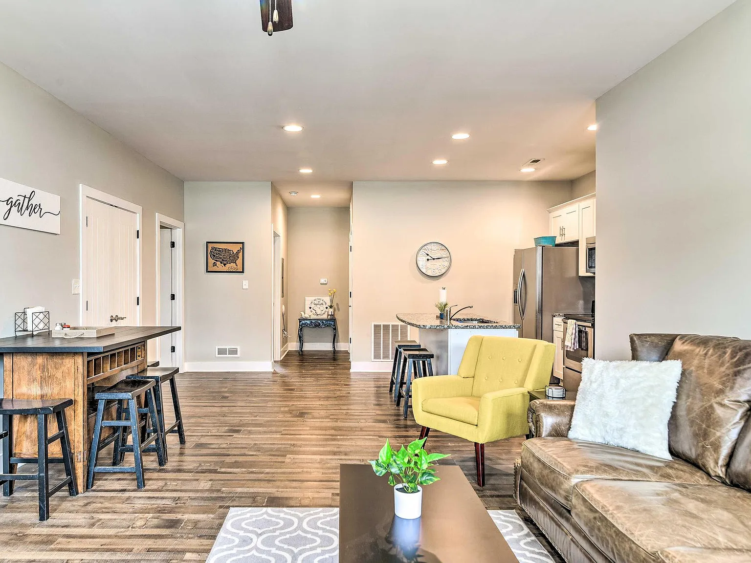 3 bed, $3,200 — Photo 2