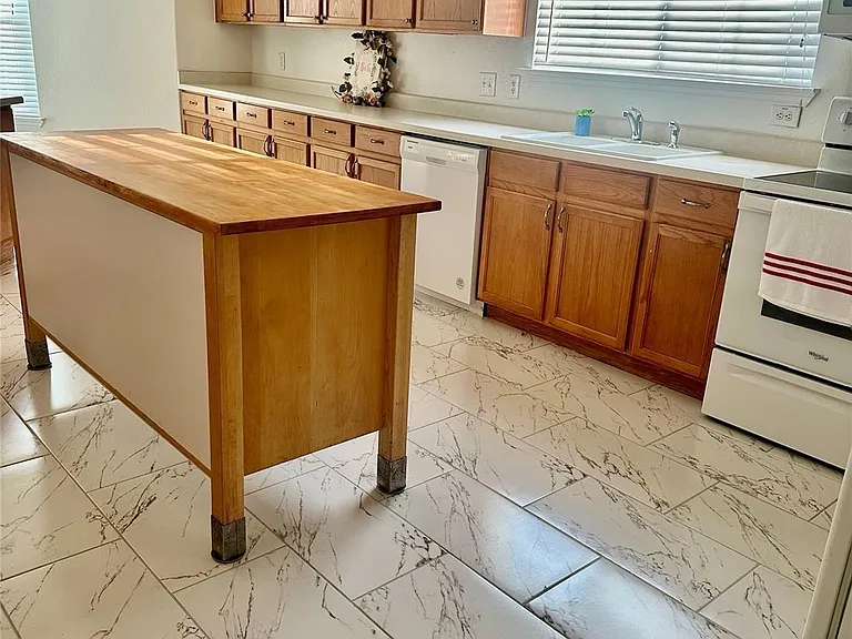 521 Paladen Pl — Photo 4