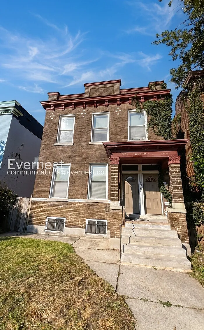 2 bed, 1.0 bath, 1227 sqft, $1,100 — Photo 1