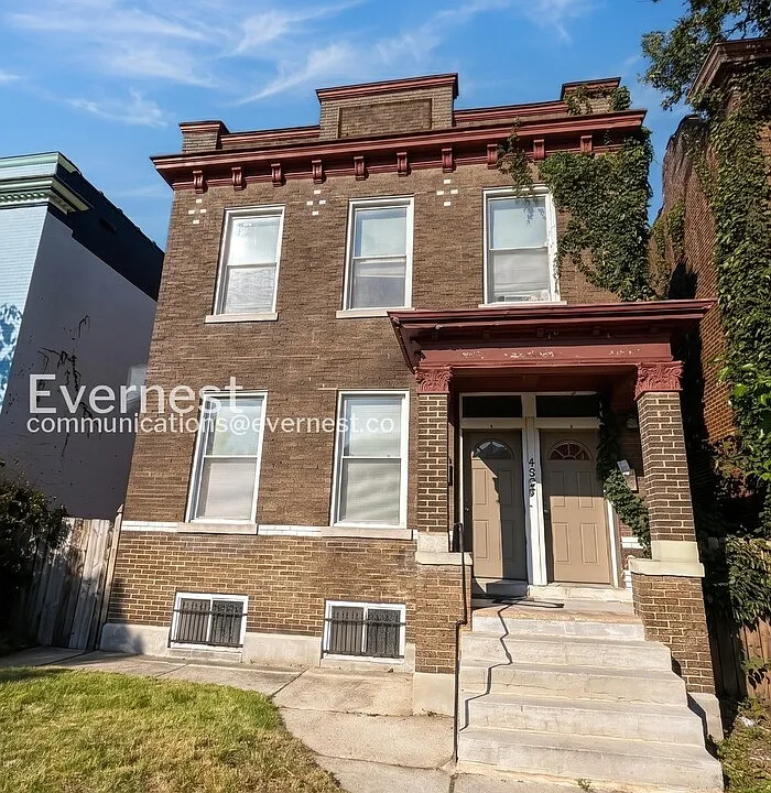4027 S Grand Blvd