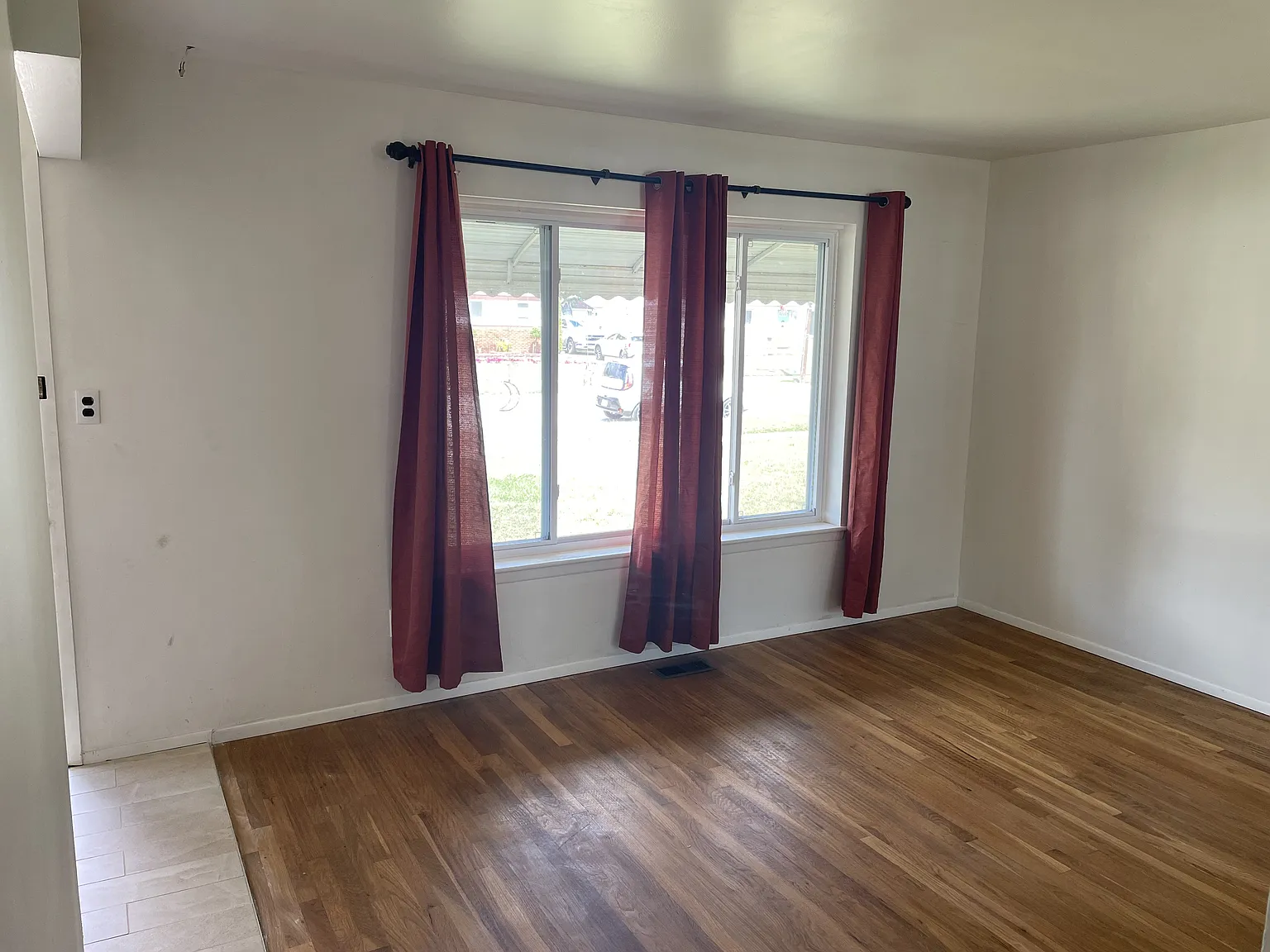 3 bed, 2308 sqft, $2,400 — Photo 3