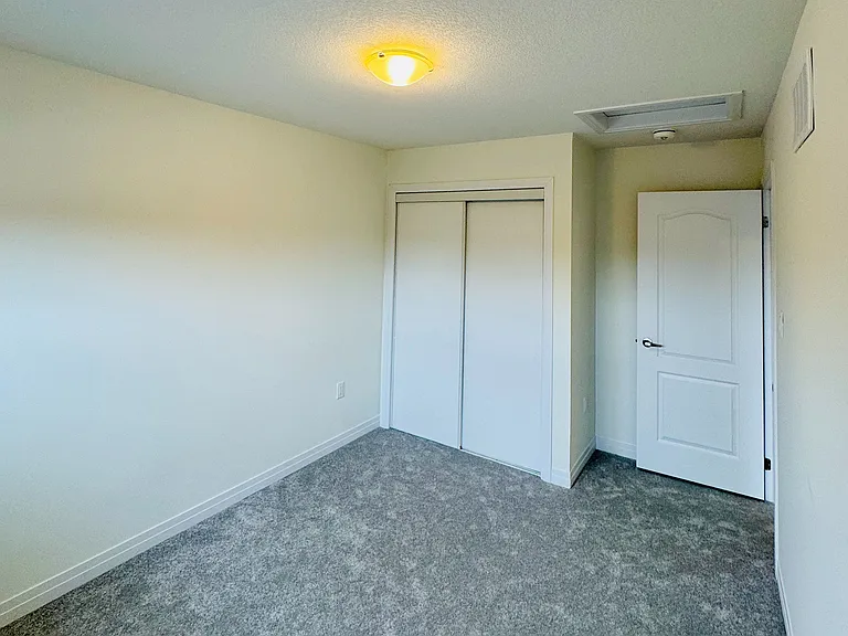 52 Cresthaven Hts — Photo 24