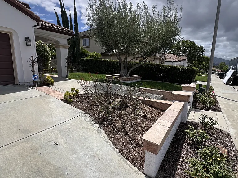 42251 Harwick Ln — Photo 3