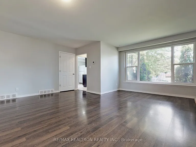 669 Shakespeare Ave #UPPER — Photo 13