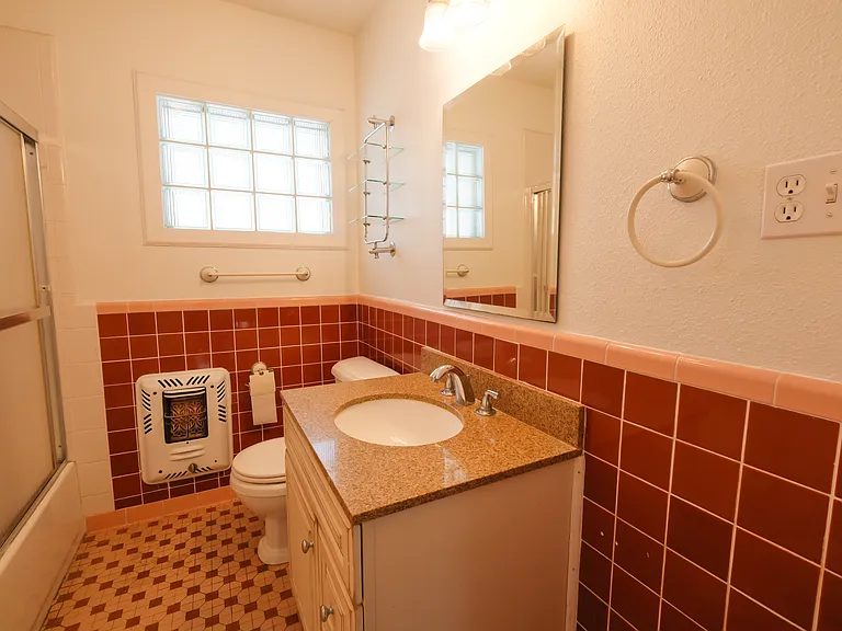 3900 Dexter Ave — Photo 17