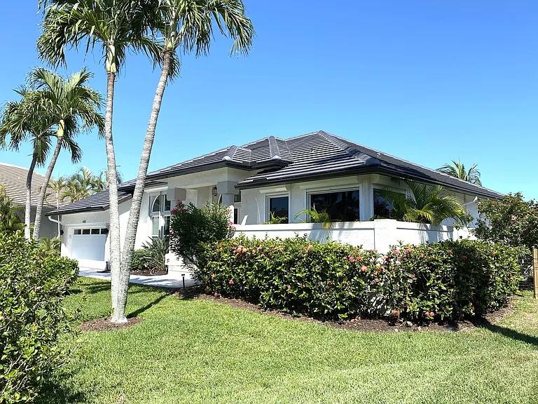 Very clean and well maintained modern villa