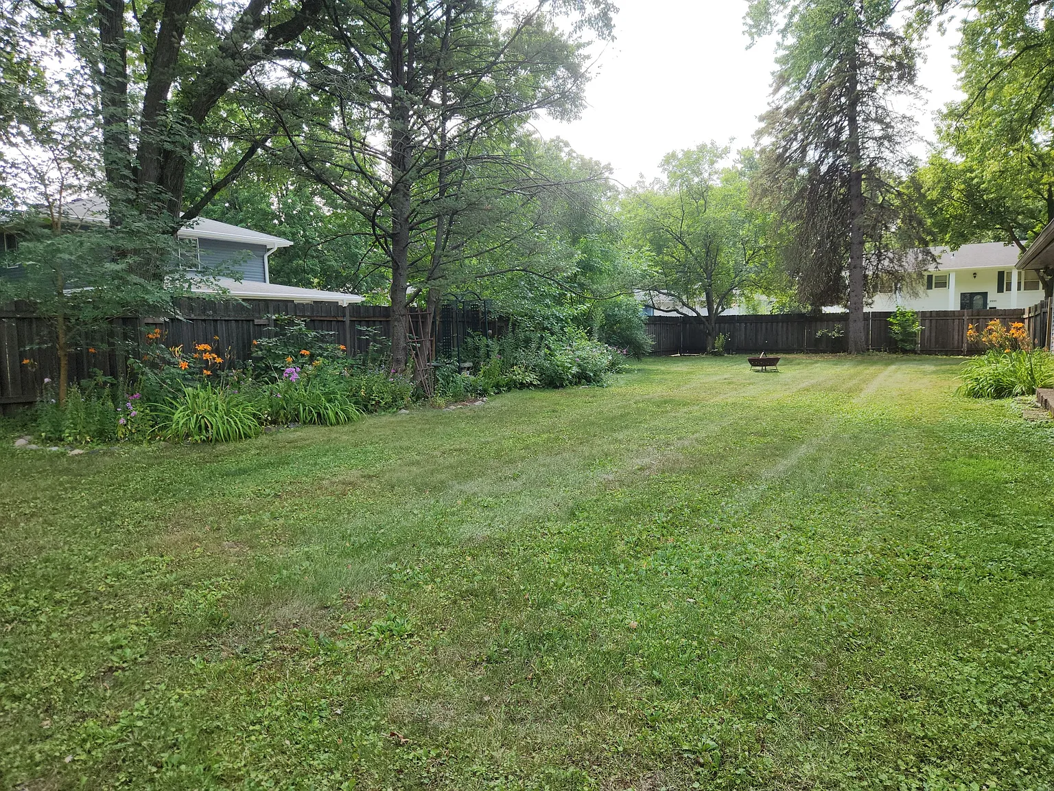 3 bed, 2750 sqft, $2,850 — Photo 3