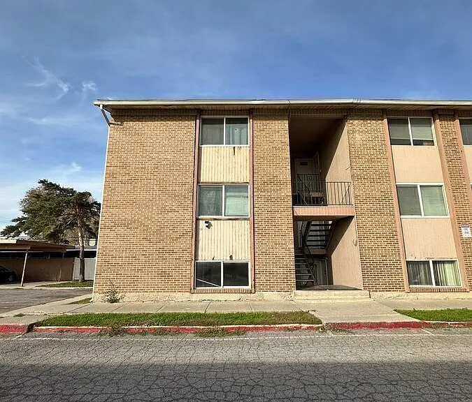 768 N Redwood Rd #12 — Photo 1
